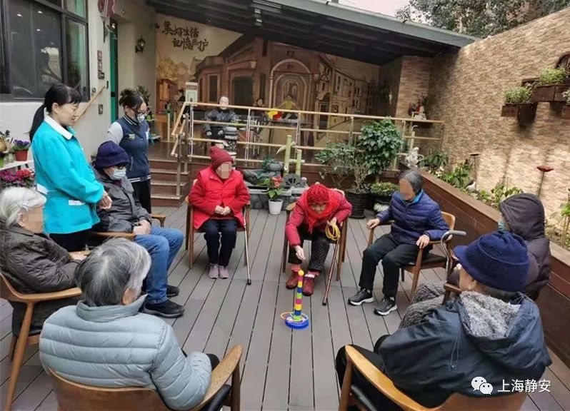 醫(yī)療、康復(fù)、生活照料……這些需求在家門口就能解決！靜安這里正打造“沒(méi)有圍墻的養(yǎng)老院”(圖1)