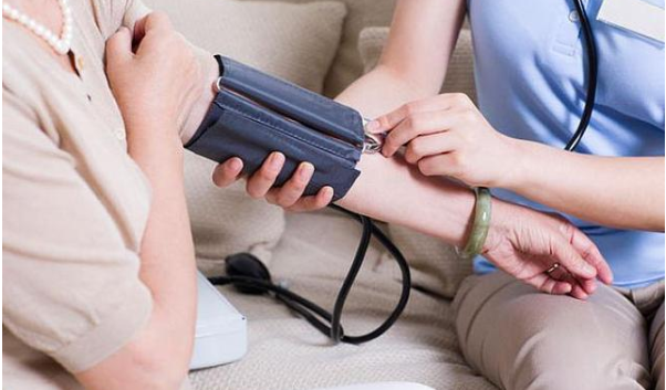 獨居老人突發(fā)疾病惹擔憂，捷徑智慧養(yǎng)老系統(tǒng)提供解決方案(圖1)