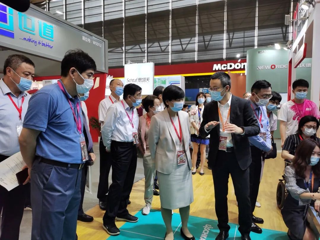 智慧養(yǎng)老，“智”在何處？上海市政協(xié)人資環(huán)建委開展專題考察(圖1)